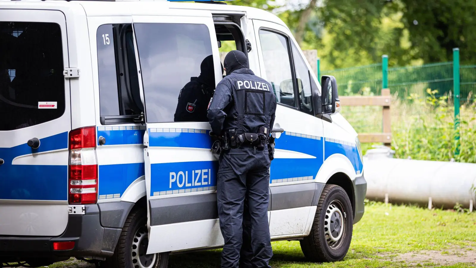 Es gab Durchsuchungen in sechs Bundesländern. (Symbolbild) (Foto: Moritz Frankenberg/dpa)