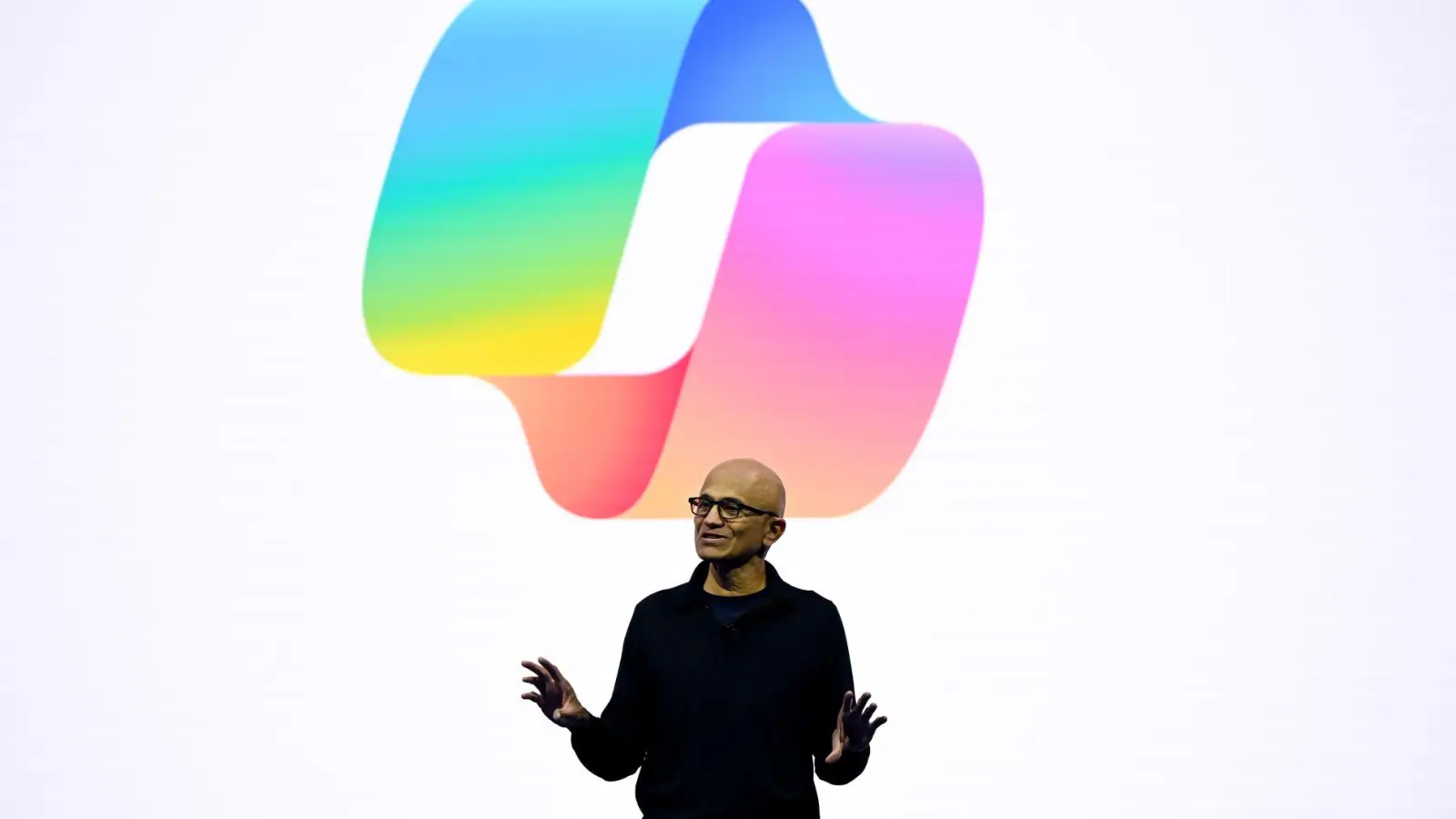 Microsoft-Konzernchef Satya Nadella umwirbt europäische Kunden mit Sicherheitsgarantien. (Foto: Sven Hoppe/dpa)