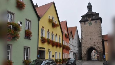 Durch das Obere Tor in Leutershausen kam man ein paar Tage lang nicht in die Stadt hinein. Nun ist die Durchfahrt wieder frei. (Foto: Wolfgang Grebenhof)