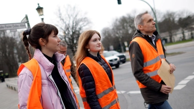 Die Letzte Generation hat eine neue Protestwelle angekündigt. Wie das genau aussehen soll, ist noch unklar. (Foto: Carsten Koall/dpa)