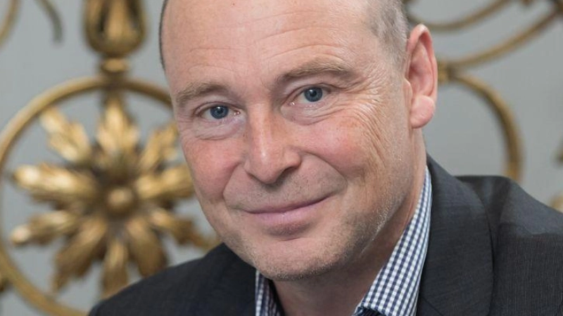 Jens-Daniel Herzog bleibt für fünf weitere Jahre Intendant an Bayerns größtem Mehrspartenhaus. (Archivbild) (Foto: Daniel Karmann/dpa)