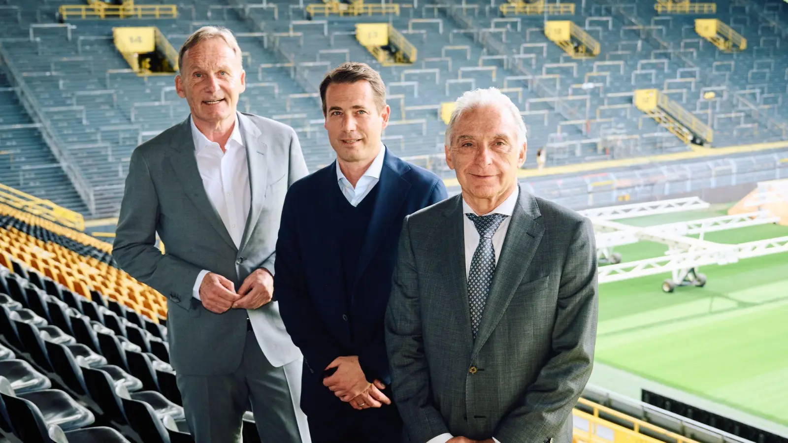 So vereint sieht man Hans-Joachim Watzke (l) und Reinhold Lunow (r) so gut wie nicht mehr (Foto: Bernd Thissen/dpa)