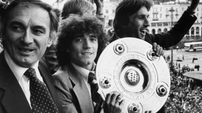Kevin Keegan nach dem Gewinn der Meisterschaft mit dem HSV. (Archivbild) (Foto: picture alliance / dpa)