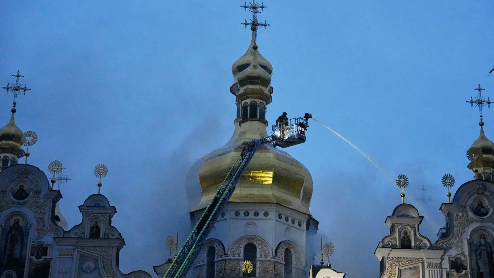 Das jahrhundertealte Höhlenkloster gehört zum Unesco-Weltkulturerbe. (Foto: Efrem Lukatsk/AP/dpa)
