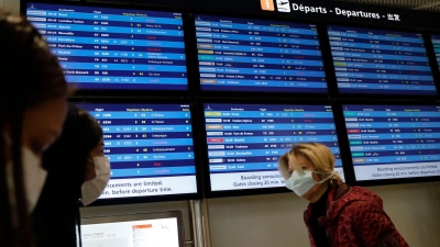 Bis zum Nachmittag wurden bereits mehrere Abflüge gestrichen, darunter Verbindungen nach Toulouse, Tunis und Palma de Mallorca. (Foto: Christophe Ena/AP/dpa)