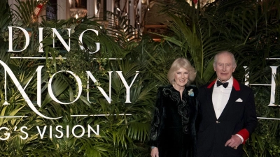 Der König und die Königin feiern Premiere. (Foto: Aaron Chown/PA Wire/dpa)