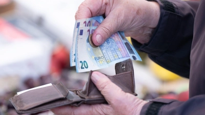 Viele Bürgergeld-Beziehende verzichten nach eigenen Angaben aus Geldmangel auf Essen. (Archivbild) (Foto: Sebastian Kahnert/dpa)