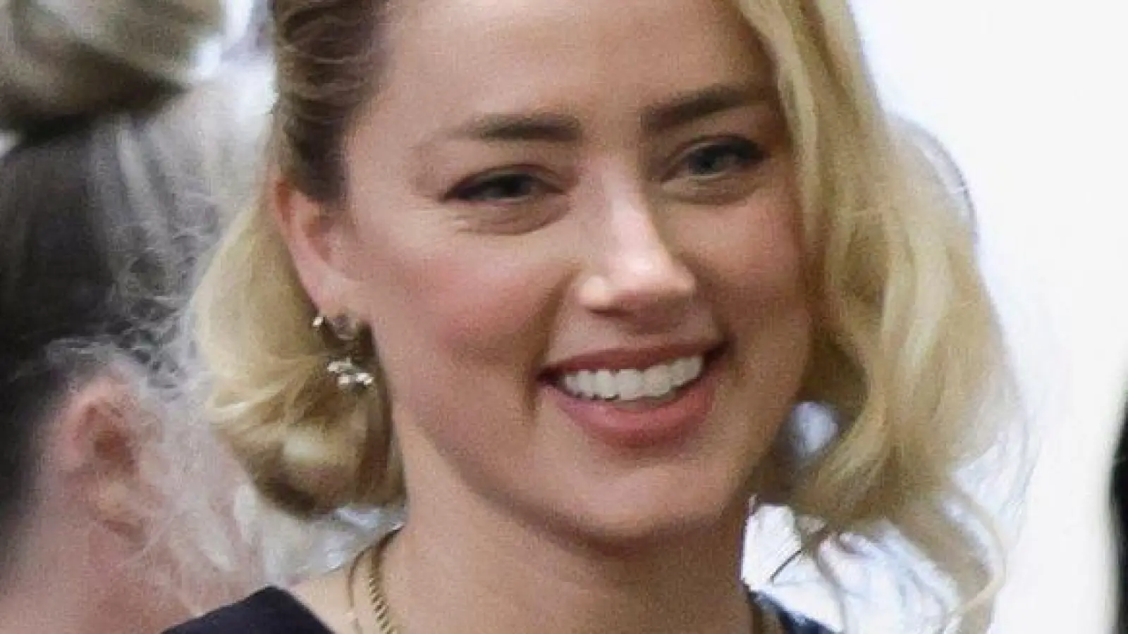 Allen Grund zum Glück: Amber Heard (Foto: Evelyn Hockstein/Pool Reuters/AP/dpa)