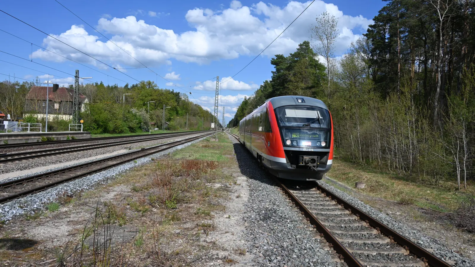In Wicklesgreuth zweigt die Nebenlinie nach Windsbach ab. Derzeit können auf ihr keine Züge fahren. (Foto: Manfred Blendinger)