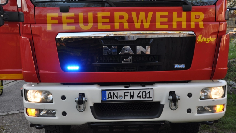 Auf die Autobahn A6 ist heute früh die Feuerwehr ausgerückt. Ein Lkw steht in Flammen. (Symbolbild: Wolfgang Grebenhof)