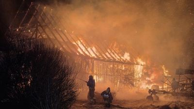 Die Scheune in Burgbernheim stand lichterloh in Flammen. (Foto: Rainer Weiskirchen)
