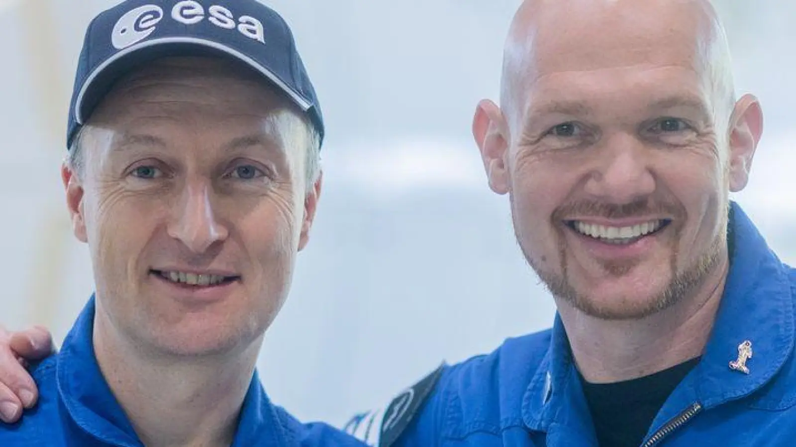 Die beiden deutschen Astronauten würden auch gerne zum Mond fliegen. (Foto: Rolf Vennenbernd/dpa)