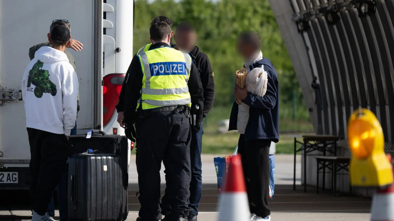 In den Ländern laufen teils verstärkte Kontrollen an. (Foto: Sebastian Kahnert/dpa)