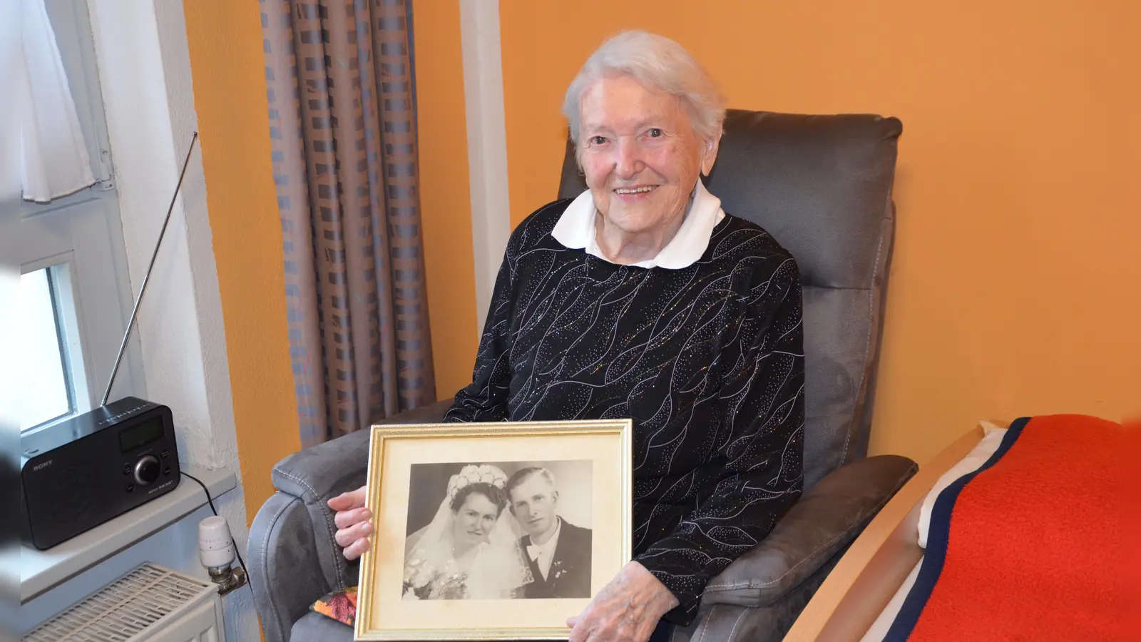 Maria Bromma wird heute 100 Jahre alt. Sie wurde am 7. Februar 1926 in Berolzheim geboren. Seit drei Jahren lebt sie nun in einem Bad Windsheimer Pflegeheim. (Foto: Christa Frühwald)