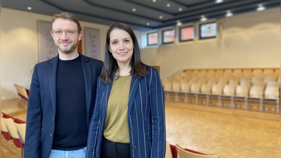 Im Windsbacher Chorzentrum: Ludwig Böhme, der künstlerische Leiter des Windsbacher Knabenchores, und Claudia Jennings, die Leiterin des zukünftigen Mädchenchores. (Foto: Maria Kapitza)