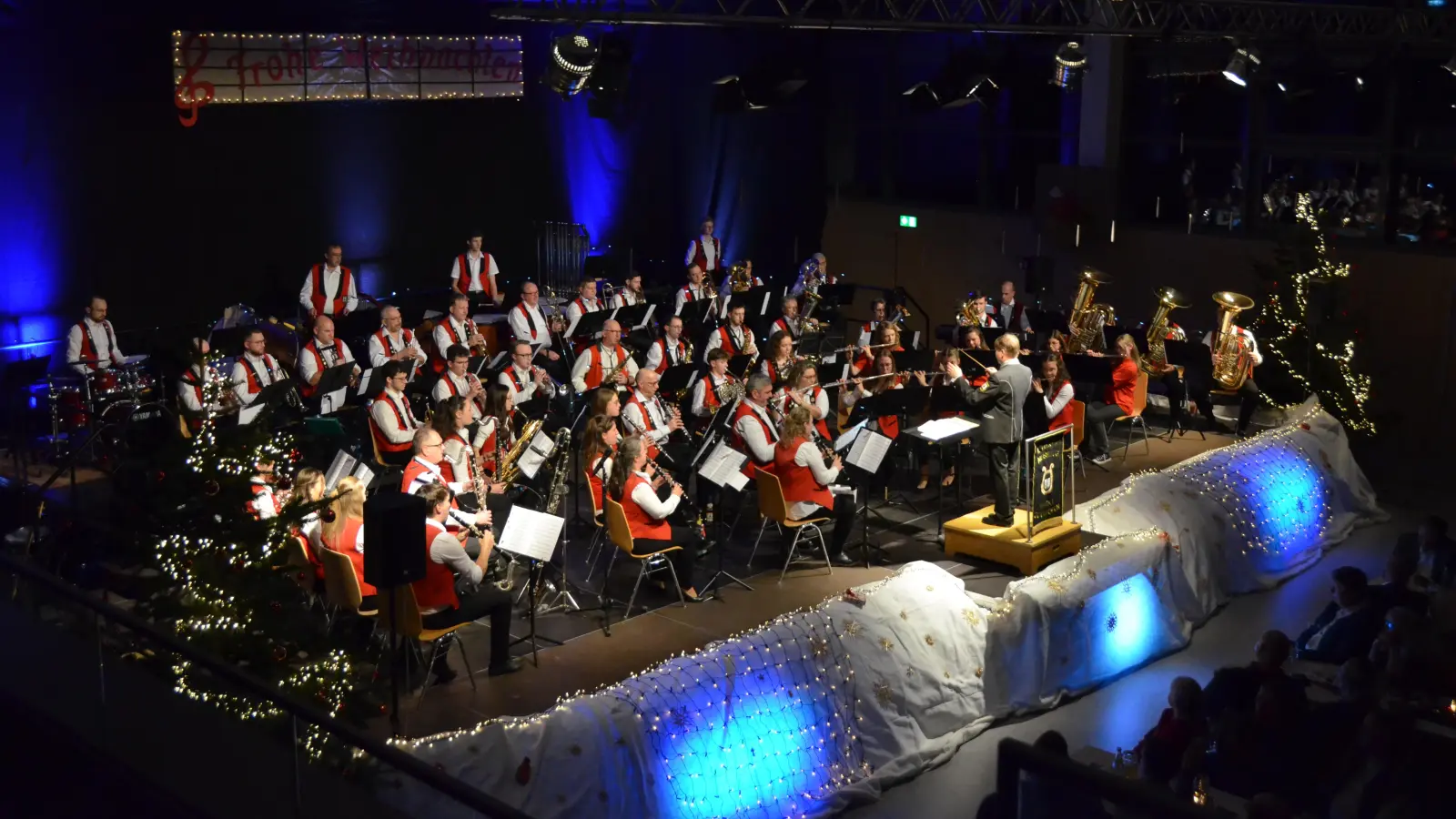 Beim Weihnachtskonzert spielte der 1. Europa Musikzug Dietenhofen auch in diesem Jahr vor vollem Haus. Das Publikum konnte einen Mix aus Klassikern und zeitgenössischem Liedgut genießen. (Foto: Yvonne Neckermann)