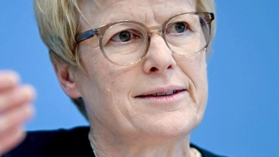 „Wenn man den Menschen Versprechungen macht, die man am Ende nicht halten kann, dann sorgen sie nicht privat vor, obwohl viele es könnten“, meint die Wirtschaftsweise Veronika Grimm. (Archivbild) (Foto: Britta Pedersen/dpa)