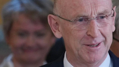 Healey galt bisher als loyaler Mitstreiter von Premier Keir Starmer. (Foto: Kin Cheung/AP Pool/AP/dpa)