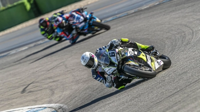 Beim Saisonfinale in Hockenheim musste der Motor der BMW von Marco Fetz getauscht werden. (Foto: Dino Eisele)