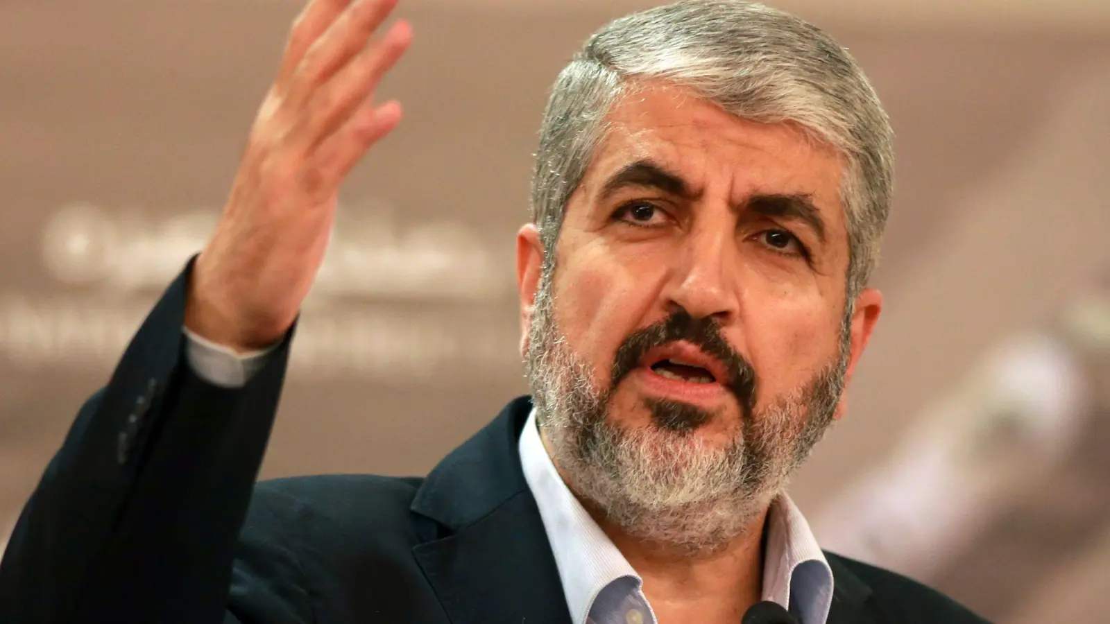 Der ranghohe Hamas-Anführer Chalid Maschal lehnt eine Entwaffnung ab. (Archivbild) (Foto: Osama Faisal/AP/dpa)