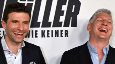 Thomas Müller (links) und Bastian Schweinsteiger spielten lange erfolgreich beim FC Bayern. (Archivfoto) (Foto: Felix Hörhager/dpa)