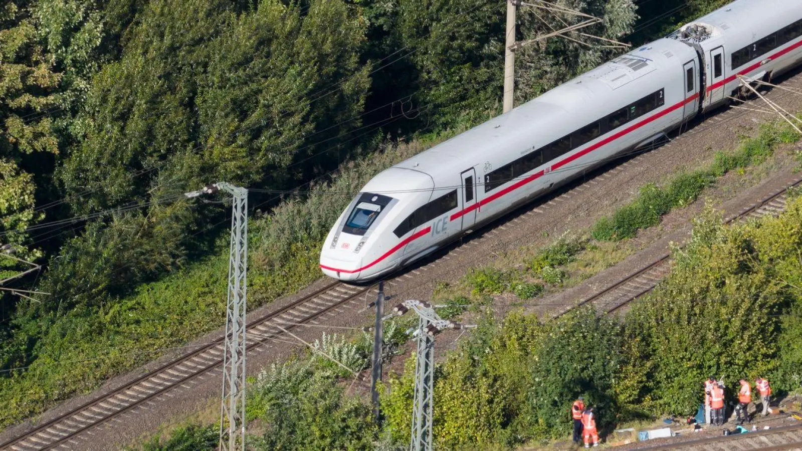 Nach einem Brand an einem Stellwerk müssen Bahnreisende zwischen Hannover und Berlin weiter mit Verspätungen und Ausfällen rechnen. (Foto: Julian Stratenschulte/dpa)