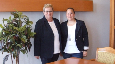 Lisa Egelkraut (links) und Annette Franke werden die Kurzpflege „Zeitinsel” in Feuchtwangen leiten. Sie freuen sich auf ihre neue Aufgabe. (Foto: Jasmin Kiendl )