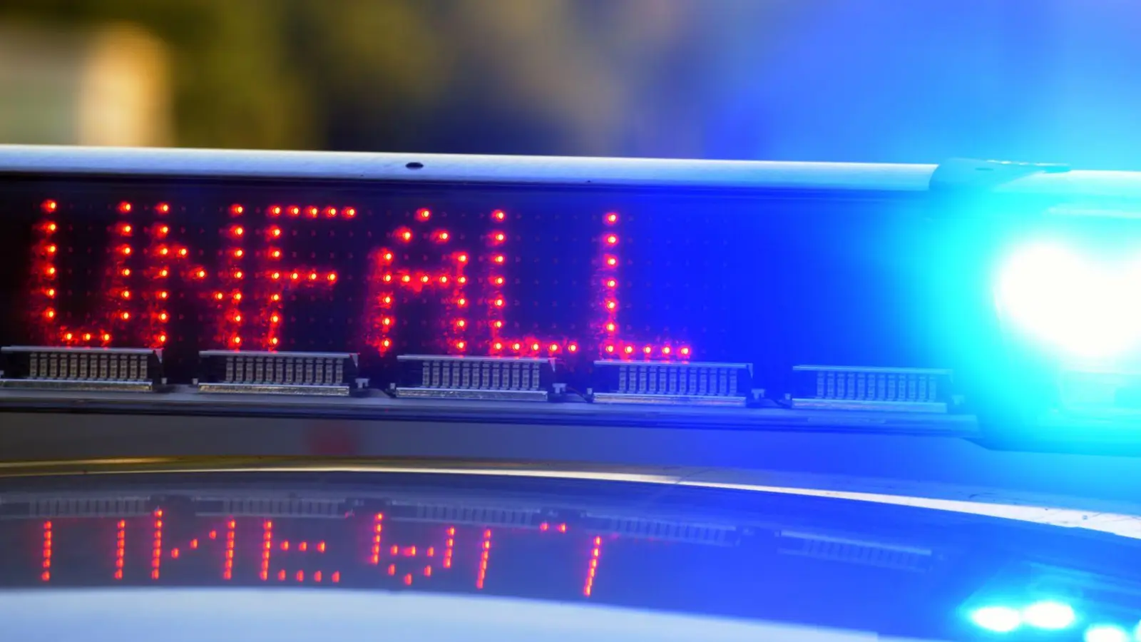 Bei dem Unfall wurden vier Menschen leicht verletzt. (Symbolbild) (Foto: Stefan Puchner/dpa)