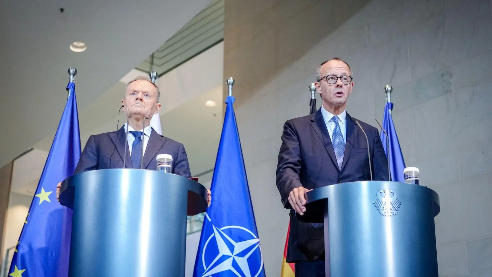 Beim Thema Ukraine beschworen Polens Ministerpräsident Donald Tusk und Kanzler Friedrich Merz Einigkeit.  (Foto: Kay Nietfeld/dpa)