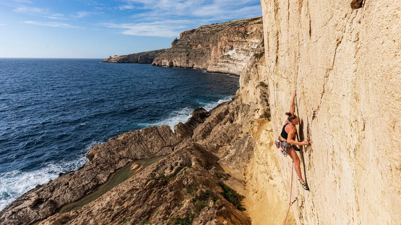 Malta hat keine hohen Berge, aber viele Klippen. Und ist als Kletterziel noch wenig bekannt. (Foto: Massimo Cappuccio/VisitMalta/dpa-tmn)