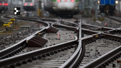 Was die Bahn in Deutschland, ist in Frankreich etwa die SNCF oder in Spanien Renfe. (Foto: Hendrik Schmidt/dpa)