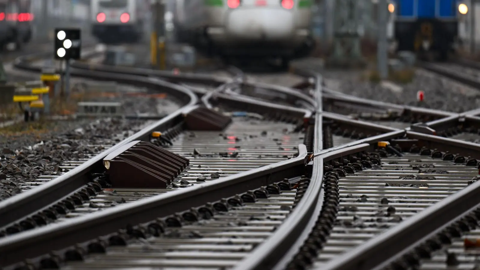 Was die Bahn in Deutschland, ist in Frankreich etwa die SNCF oder in Spanien Renfe. (Foto: Hendrik Schmidt/dpa)
