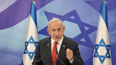 Israels Ministerpräsident Netanjahu sagte, Israel handle im Iran, um die „existenzielle Bedrohung“, die von dem Land ausgehe, zu neutralisieren. (Archivbild) (Foto: Maya Alleruzzo/AP/dpa)