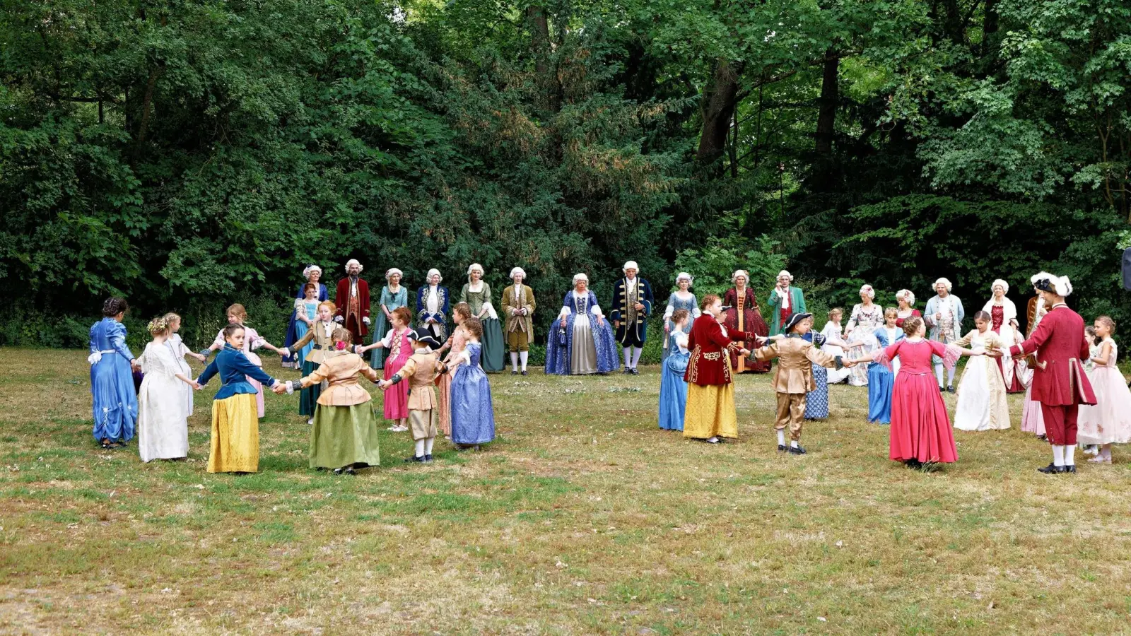 Dem Nachwuchs wird in diesem Jahr bei den Rokoko-Festspielen besonderes Augenmerk von den Veranstaltern geschenkt: Zahlreiche Aktionen laden zum Mitmachen ein, die Prinzessinnen und Prinzen von Morgen hatten mächtig Spaß. (Foto: Zeynel Dönmez)