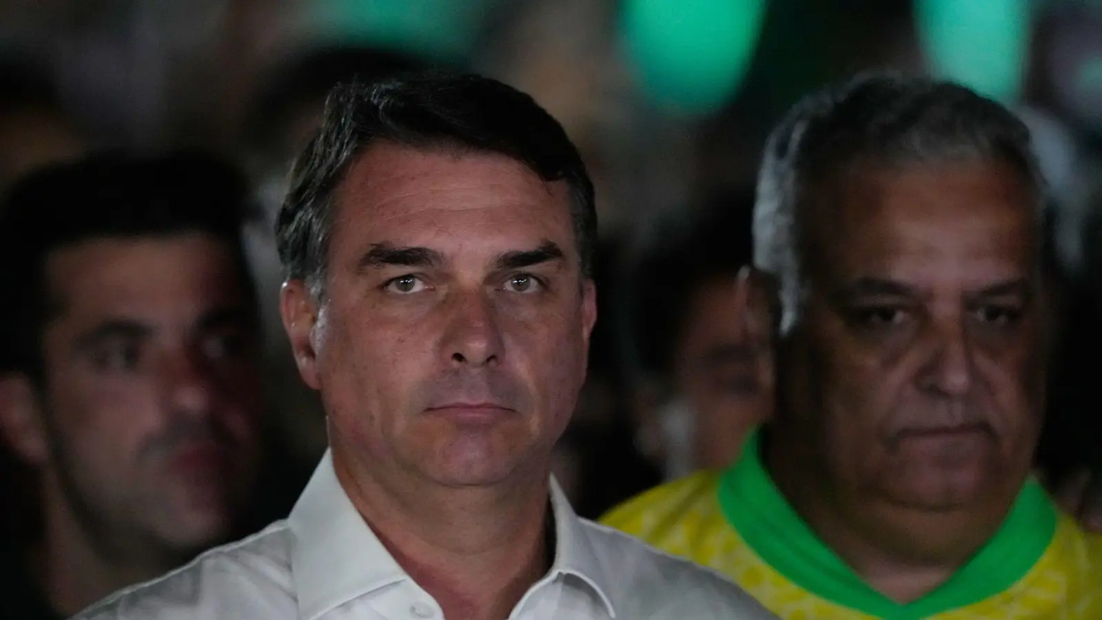 Flavio Bolsonaro soll Brasilien verlassen haben (Archiv) (Foto: Eraldo Peres/AP/dpa)