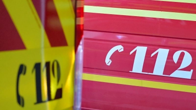 Die Feuerwehr prüft eine mögliche Verschmutzung des Sees durch Öl. (Symbolbild)  (Foto: Malin Wunderlich/dpa)