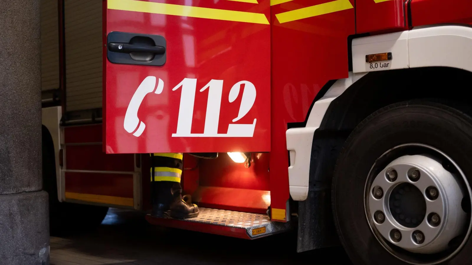 Die Feuerwehr rückte mit über 100 Einsatzkräften an. (Symbolbild) (Foto: Niklas Treppner/dpa)