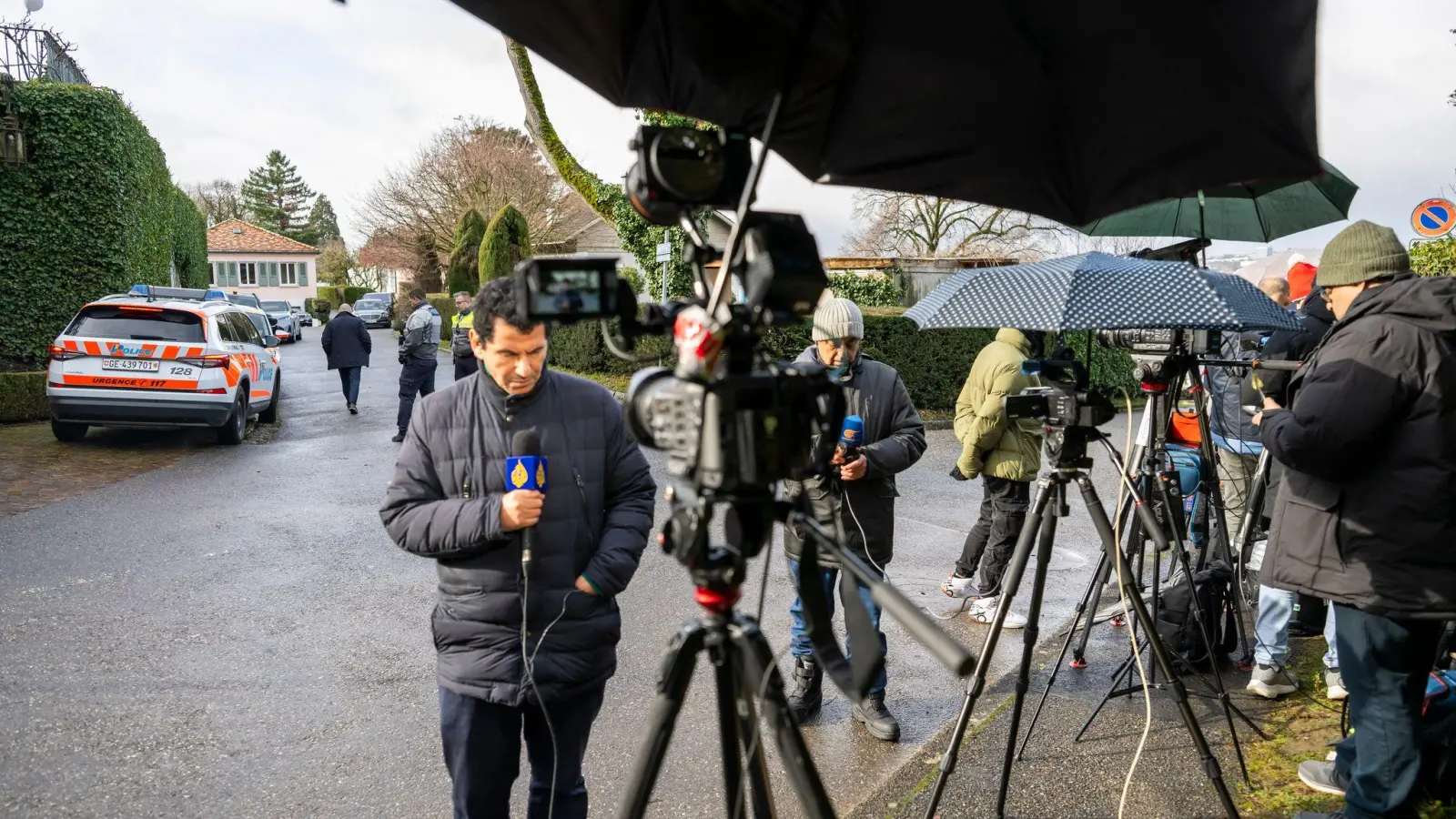 Mehr als drei Stunden verhandeln Vertreter aus Washington und Teheran. (Foto: Martial Trezzini/KEYSTONE/dpa)