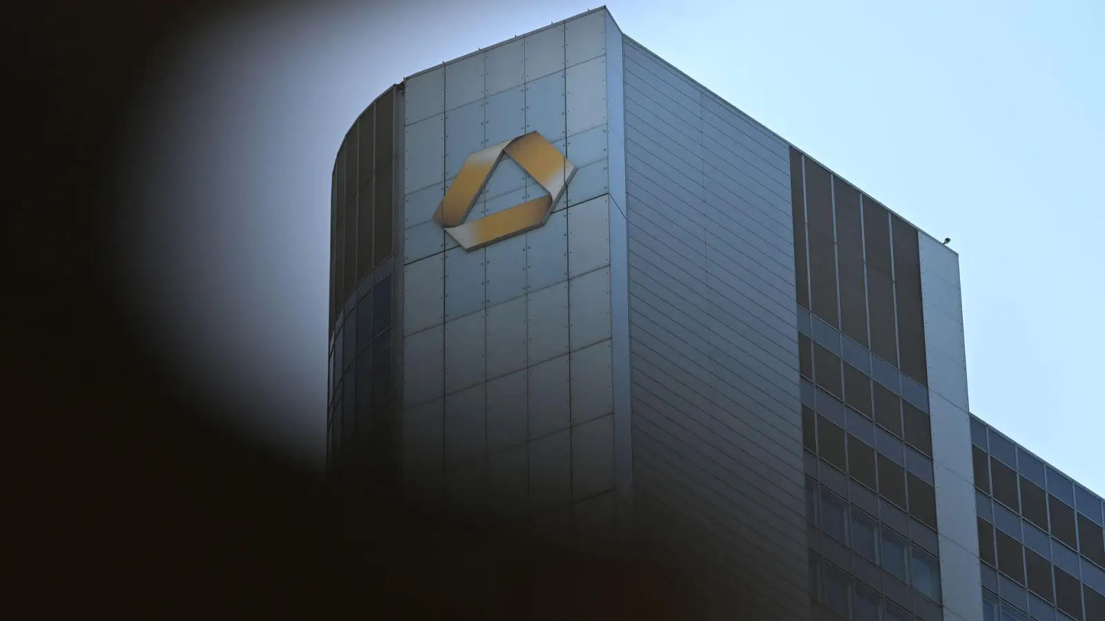 Schluckt die italienische Unicredit die Commerzbank? (Archivbild) (Foto: Michael Brandt/dpa)