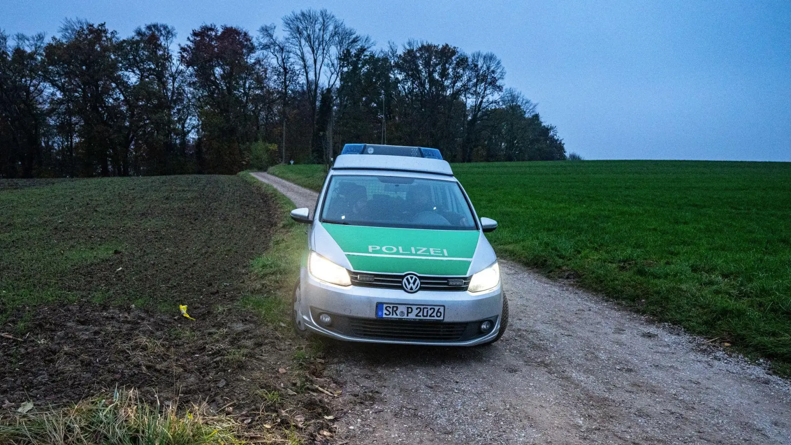 Die Polizei nahm nach eigenen Angaben die Tochter vorläufig fest. (Foto: Armin Weigel/dpa)