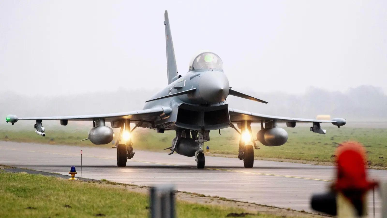 Deutschland verlegt fünf Kampfjets vom Typ Eurofighter vorübergehend nach Polen. (Archivbild) (Foto: Hauke-Christian Dittrich/dpa)