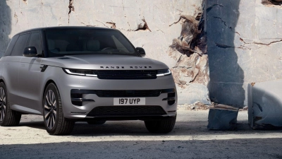 Elektrischer Sportableger kommt: Der Range Rover Sport mit Akku-Antrieb soll noch in diesem Jahr für 120.400 Euro auf den Markt kommen. (Foto: Range Rover/dpa-tmn)