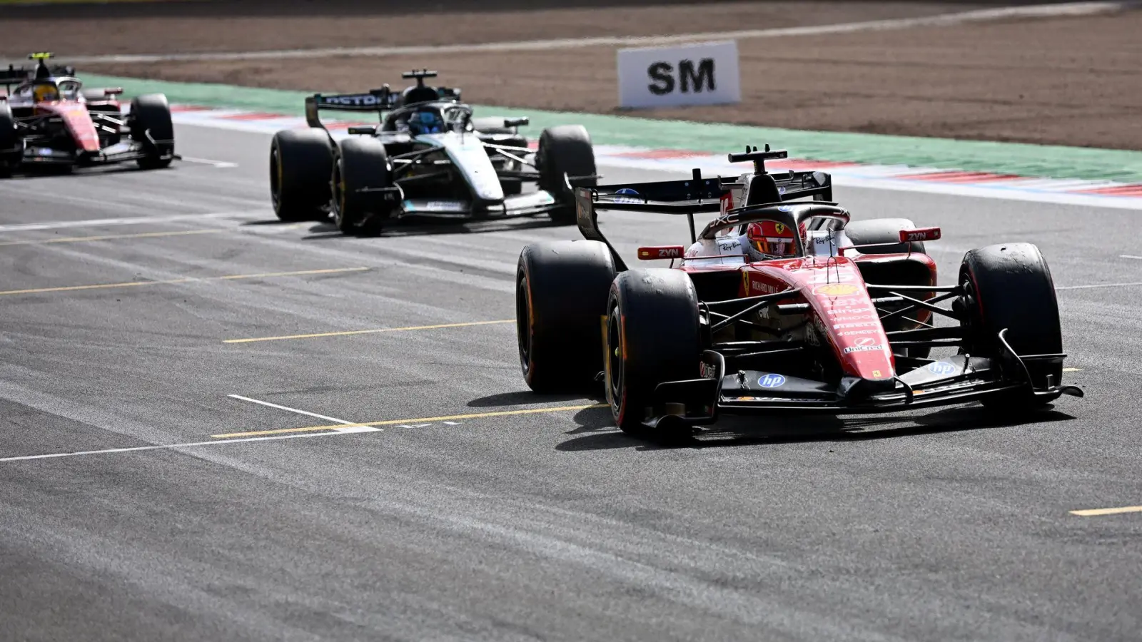 Charles Leclerc bleibt in Silverstone cool. (Foto: Peter Powell/Pool EPA/AP/dpa)