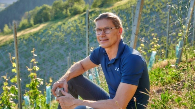 Roman Niewodniczanski, Inhaber des Weinguts Van Volxem an Saar und Mosel. (Foto: Van Volxem/dpa)