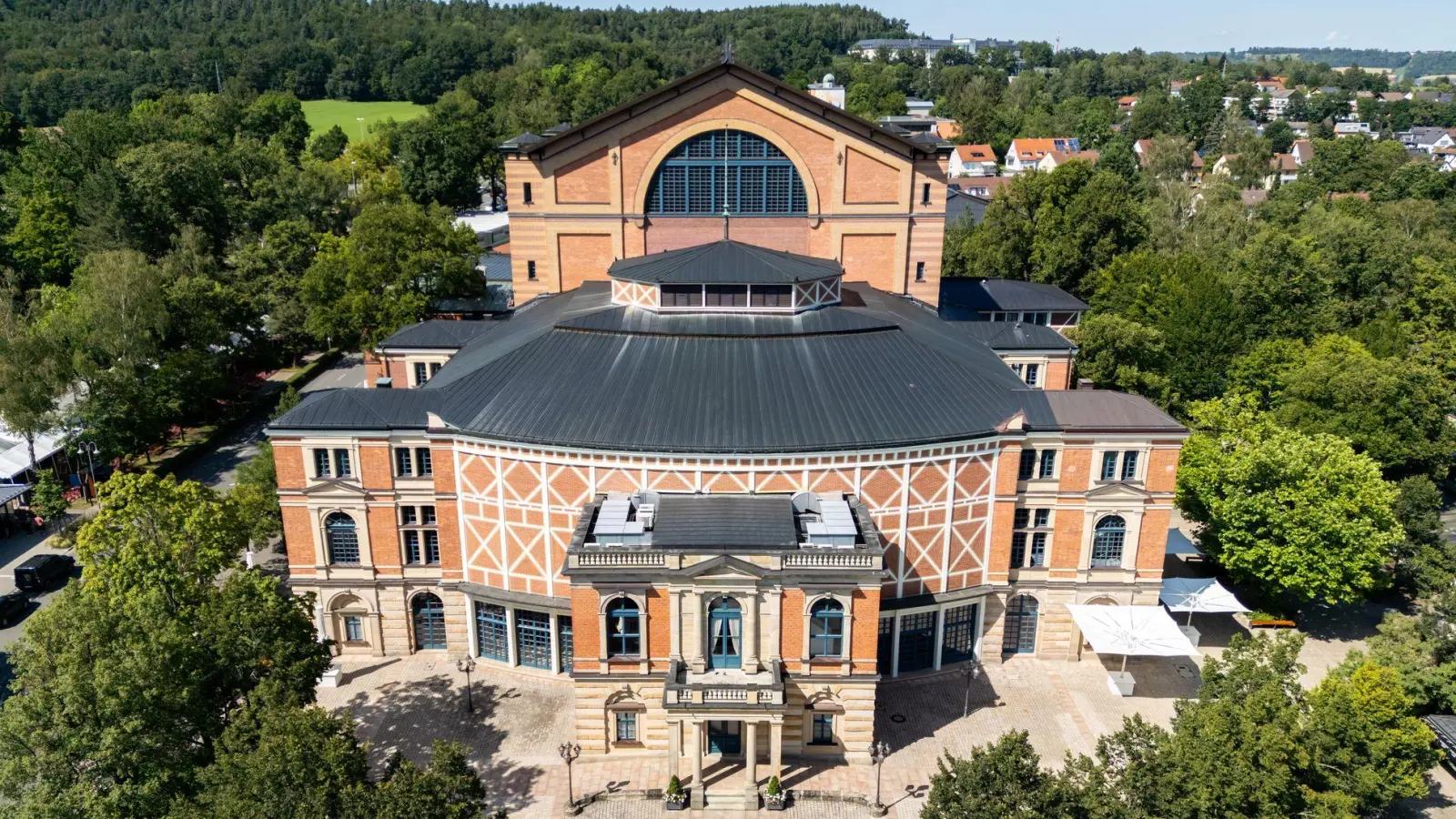 Das Bayreuther Festspielhaus (Foto: Daniel Karmann/dpa)