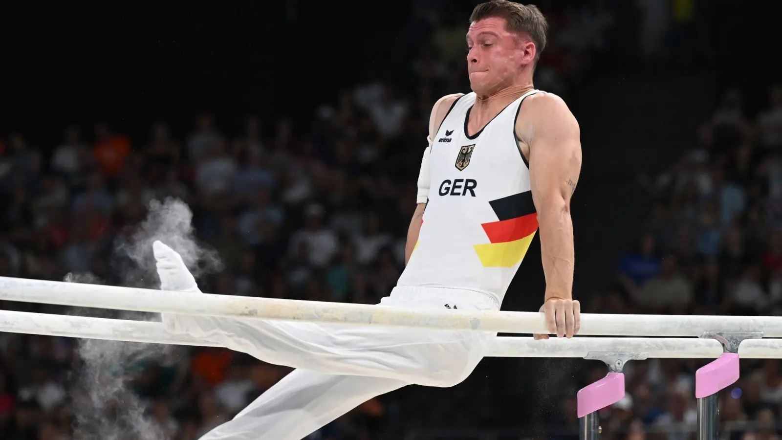 Da war die Medaille futsch: Lukas Dauser schlägt auf den Holm. (Foto: Marijan Murat/dpa)