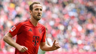 Harry Kane kann beim möglichen Münchner Meisterstück in Leipzig wegen einer Gelb-Sperre nicht mitwirken. (Foto: Peter Kneffel/dpa)