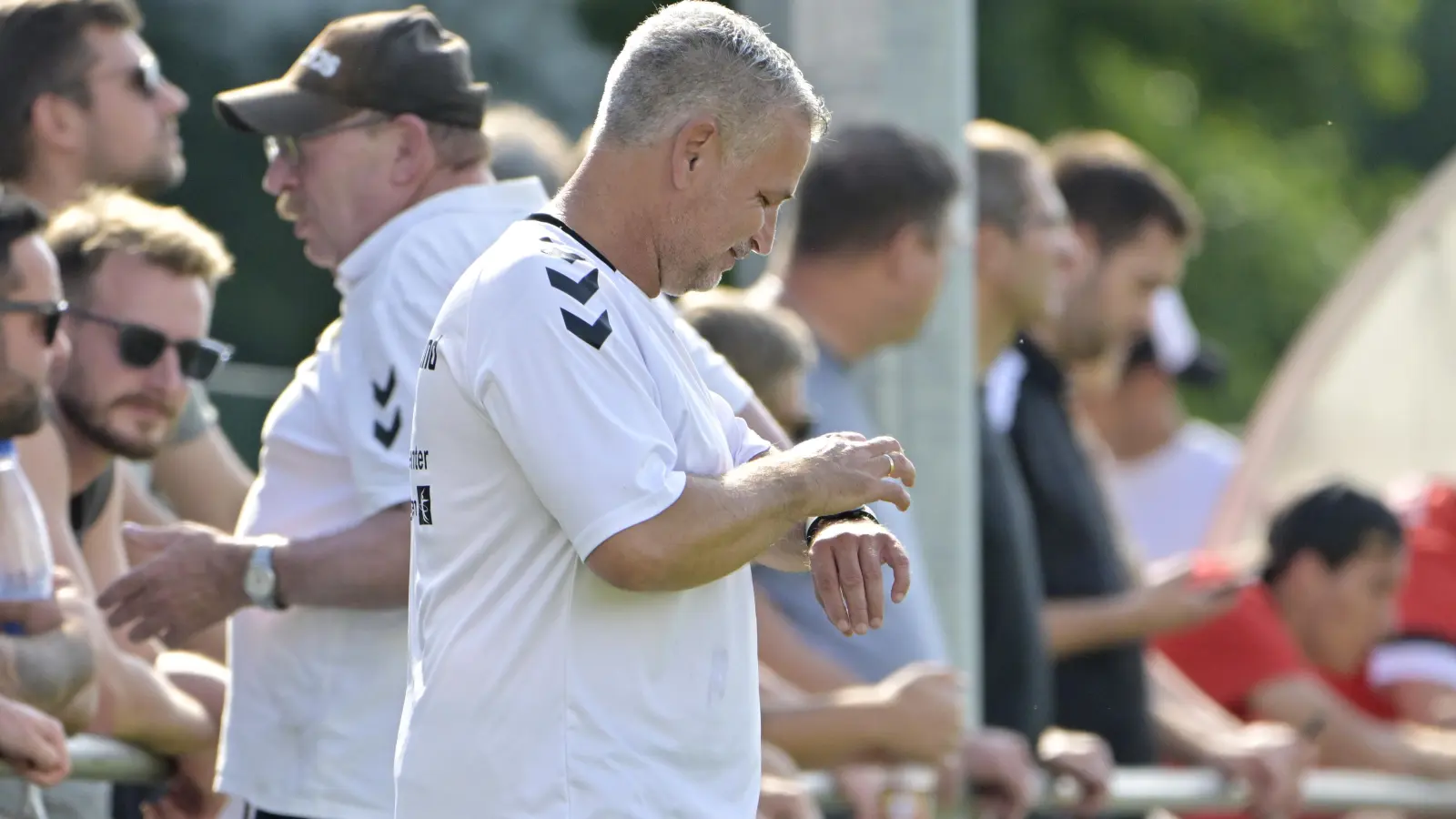 SVG-Thomas Guter justiert seine Uhr und sein Team neu. (Foto: M. Rügner)