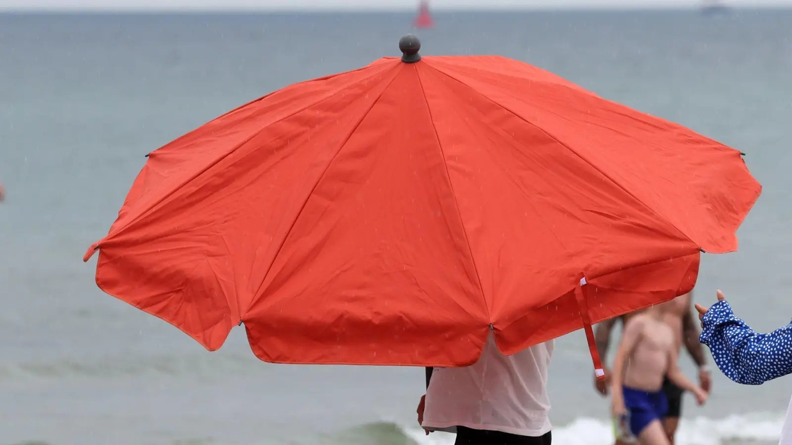 Der Deutschland-Tourismus fiel im Juli vielfach ins Wasser. (Archivbild) (Foto: Bernd Wüstneck/dpa)