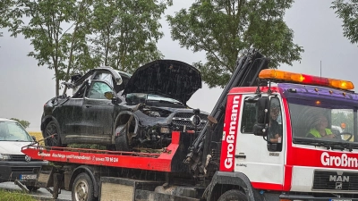 Drei junge Menschen sterben bei einem schweren Verkehrsunfall im Süden von Sachsen-Anhalt. (Foto: David Breidert/dpa)